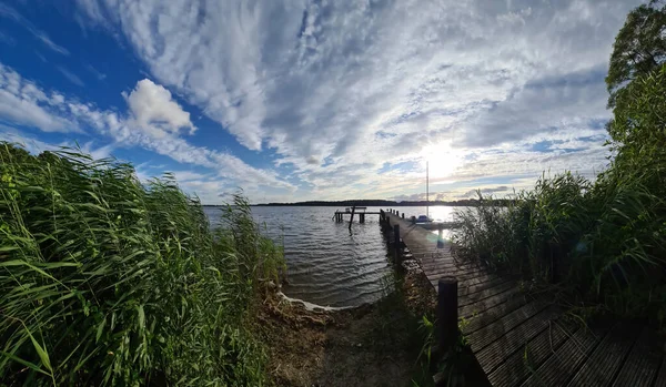 Bela Paisagem Pôr Sol Pequeno Lago Com Molhe Norte Europa — Fotografia de Stock