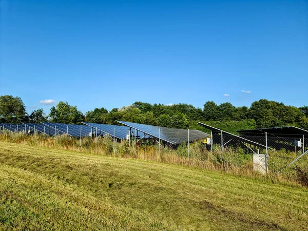 Producera Ren Energi Med Solmoduler Stor Park Norra Europa — Stockfoto