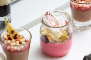 masada Rasberry parfe ve çikolata mousse