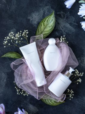 Kozmetik SPA lacivert arka planda modelleme