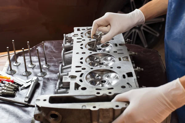 Auto Mechanic Working Garage Repair Service Opened Automobile Engine Cylinder — Stock Photo, Image