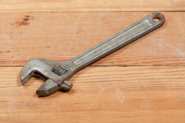 İngiliz anahtarı-kurullarında ayarlanabilir