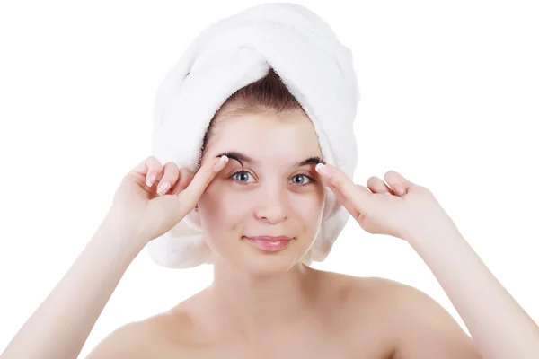 Beautiful young girl in a towel after a shower trying false eyelashes — Stock Photo, Image