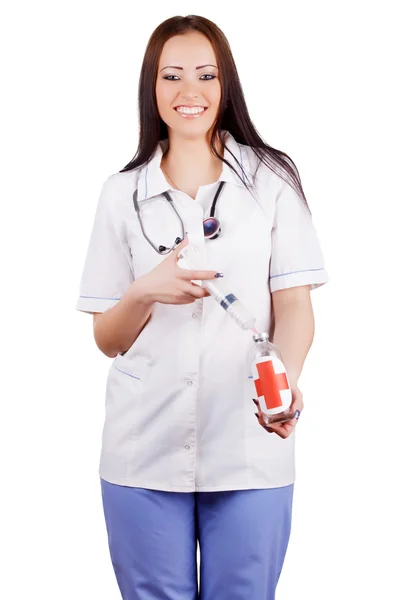 Médico sonriente con una jeringa y un banco de vacunas en las manos . —  Fotos de Stock