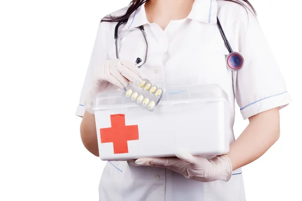 Vrouw arts met een medische kit. Isolatie. — Stockfoto