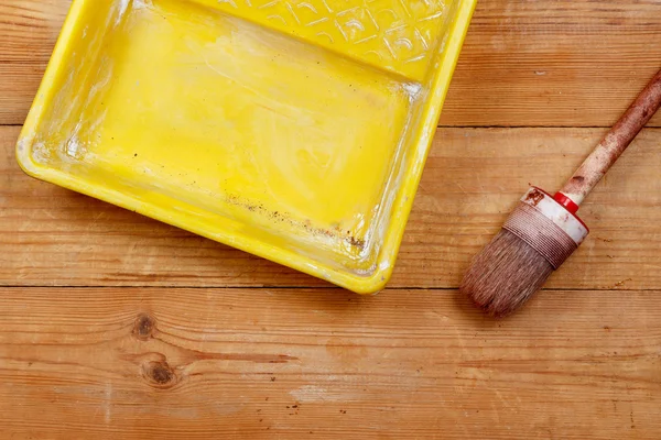 Brush and paint tray