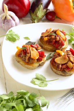 Tombet - sebze soslu kızarmış patates