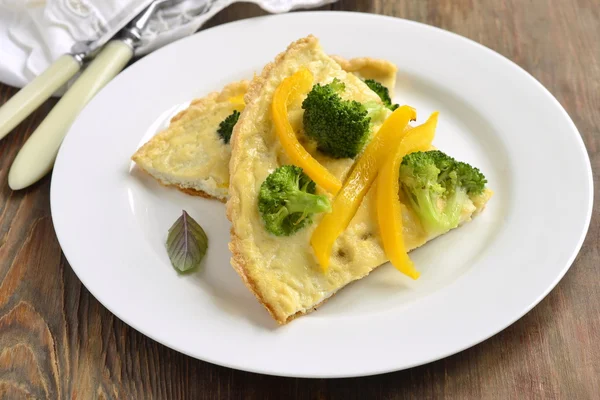 Omelette au brocoli et poivron jaune — Photo