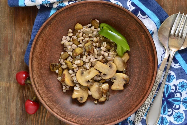 Warm salad of pearl barley, eggplant and mushrooms — Stock Photo, Image