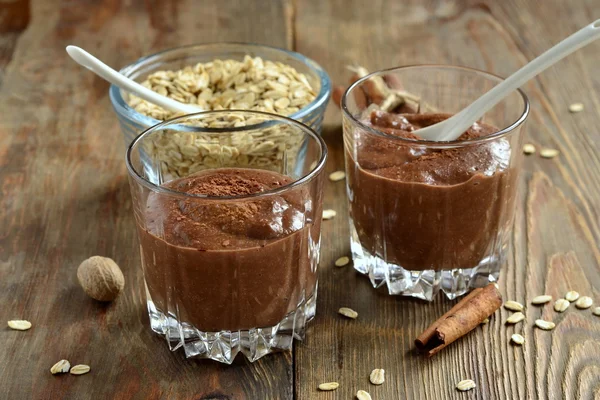 Kakao ve yulaf ezmesi ile güler yüzlü lezzetli