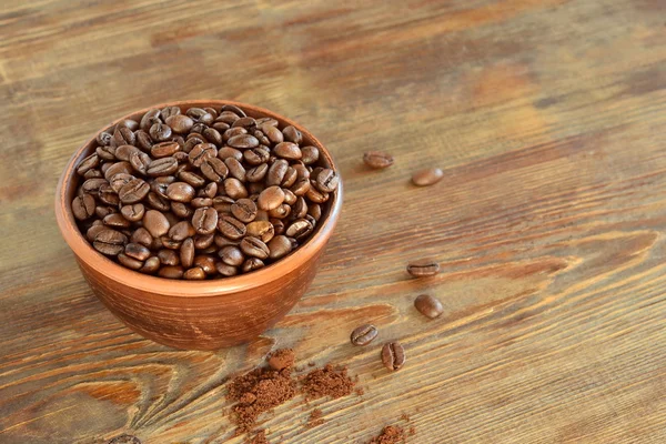 Dark roasted coffee beans in a ceramic bowl — Stock Photo, Image