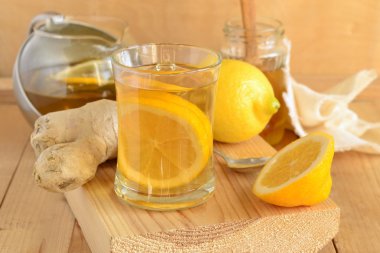 Tatlım, içkiyle limon zencefil çayı