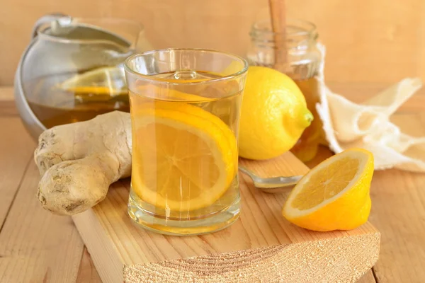 Tatlım, içkiyle limon zencefil çayı