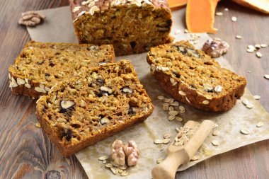 Yulaf ezmesi ve ceviz ile kabak ekmek