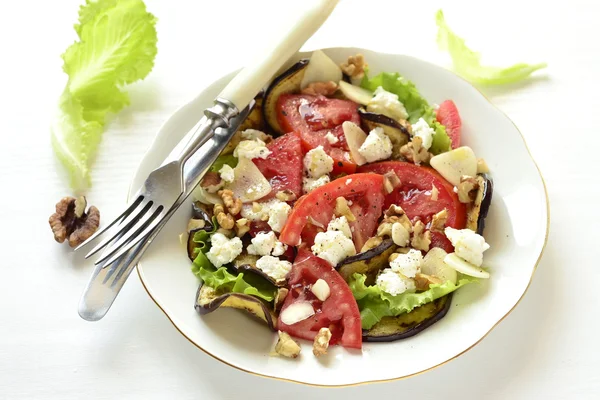 Gebratene Auberginen mit Tomaten und Feta — Stockfoto