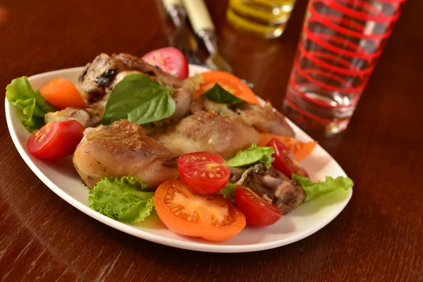 Roast chicken with salad — Stock Photo, Image