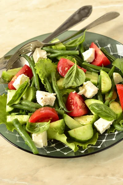 beyaz peynir ile Akdeniz salatası