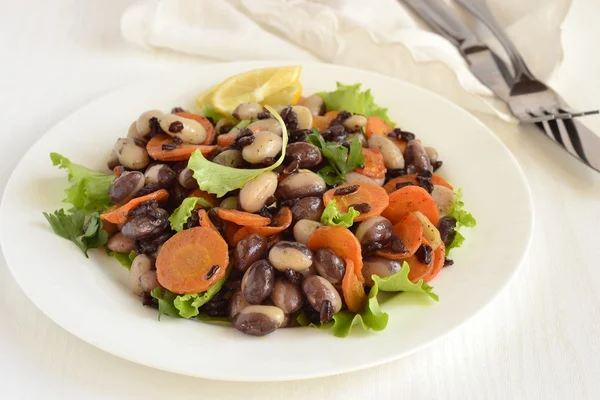 Beans salad with carrots and black rice — Stock Photo, Image