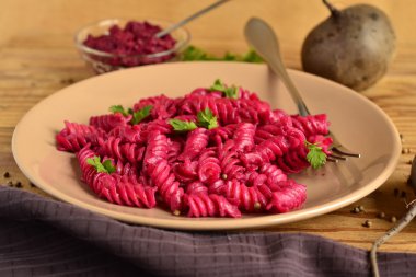 Pesto pancar ile makarna