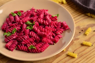 Pesto pancar ile makarna