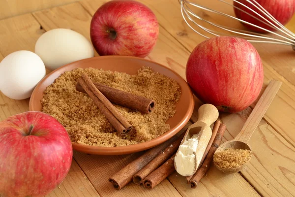 Zutaten für das Backen von Apfelkuchen — Stockfoto