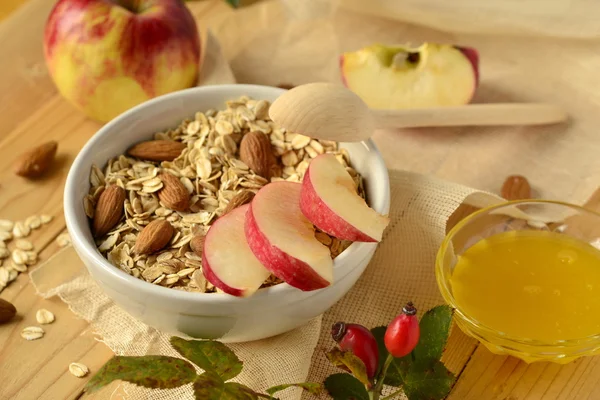 Diät-Frühstück - Müsli, Äpfel, Honig — Stockfoto