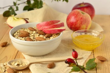 Diyet kahvaltı - tahıl, elma, tatlım