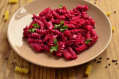 Pesto pancar ile makarna