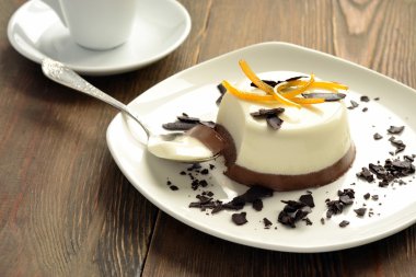 Çikolata kremalı Panna Cotta