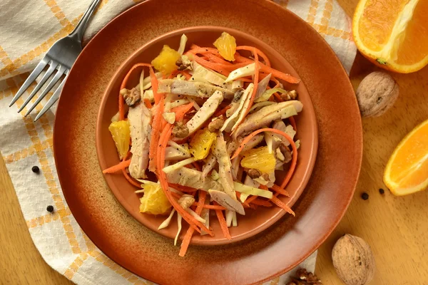 Salad with chicken, carrots, cabbage and oranges — Stock Photo, Image