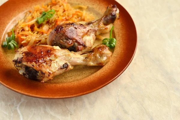 Baked chicken legs with braised cabbage — Stock Photo, Image