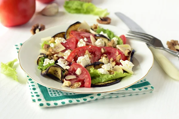 Gebratene Auberginen mit Tomaten und Feta — Stockfoto