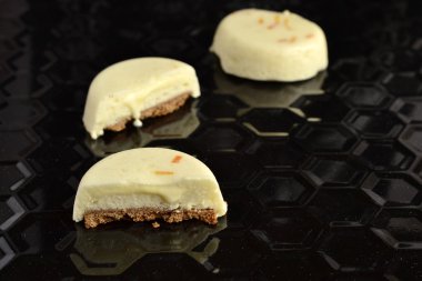 Turuncu puf böreği