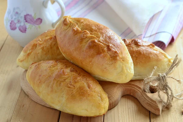 ev yapımı börek ile lahana dolması