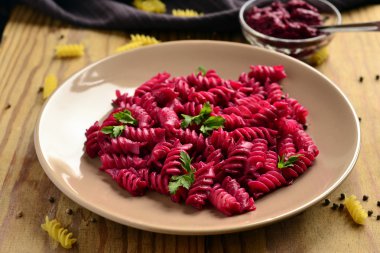 Pesto pancar ile makarna