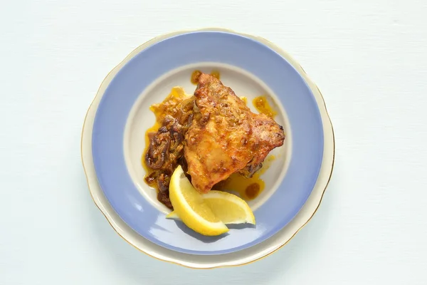 Tandoori chicken with lemon — Stock Photo, Image