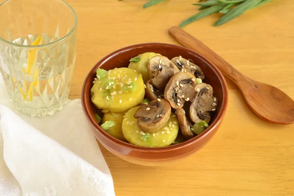 Potatoes with mushrooms and green onions — Stock Photo, Image