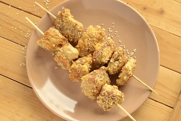 Chicken skewers in sesame breading — Stock Photo, Image