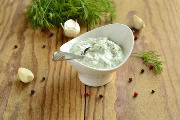 Cucumber sauce with yogurt, garlic, dill tzatziki — Stock Photo, Image