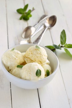 vanilyalı dondurma ile nane