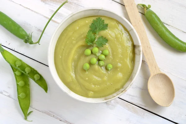 Вершковий суп із зеленого гороху — стокове фото