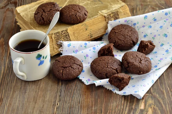 Chocolate and peanut cookies with coffee — Stock Photo, Image