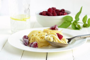 Ahududu Krema soslu spagetti