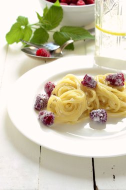 Ahududu Krema soslu spagetti