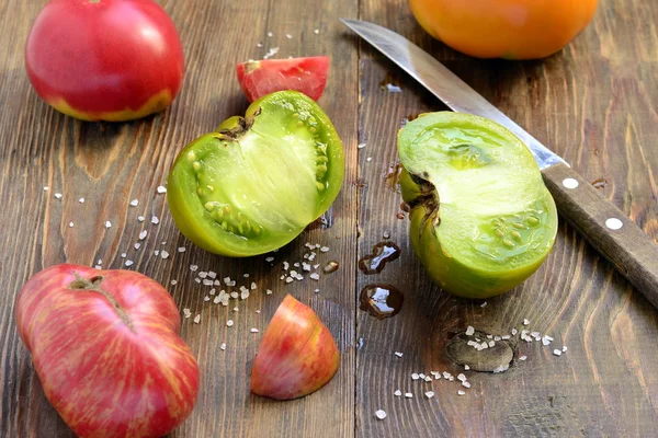 Various colorful tomatoes with sea salt — Stock Photo, Image