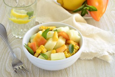 Kavun, Mısır ve tatlı biber salatası