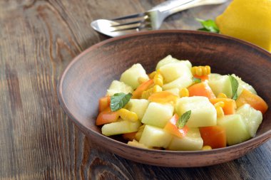 Kavun, Mısır ve tatlı biber salatası