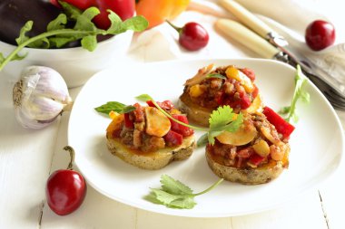 Tombet - sebze soslu kızarmış patates