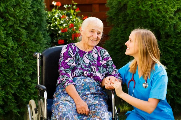 特別養護老人ホーム サービスに満足しています。 — ストック写真
