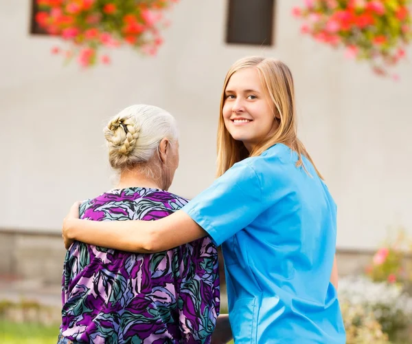 Professionele ouderenzorg — Stockfoto